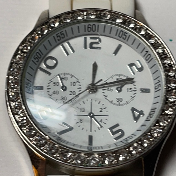 Darice watch - Picture 1 of 6